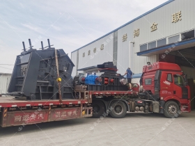 1000*700液壓對輥制砂機(jī)，1210反擊破發(fā)往四川